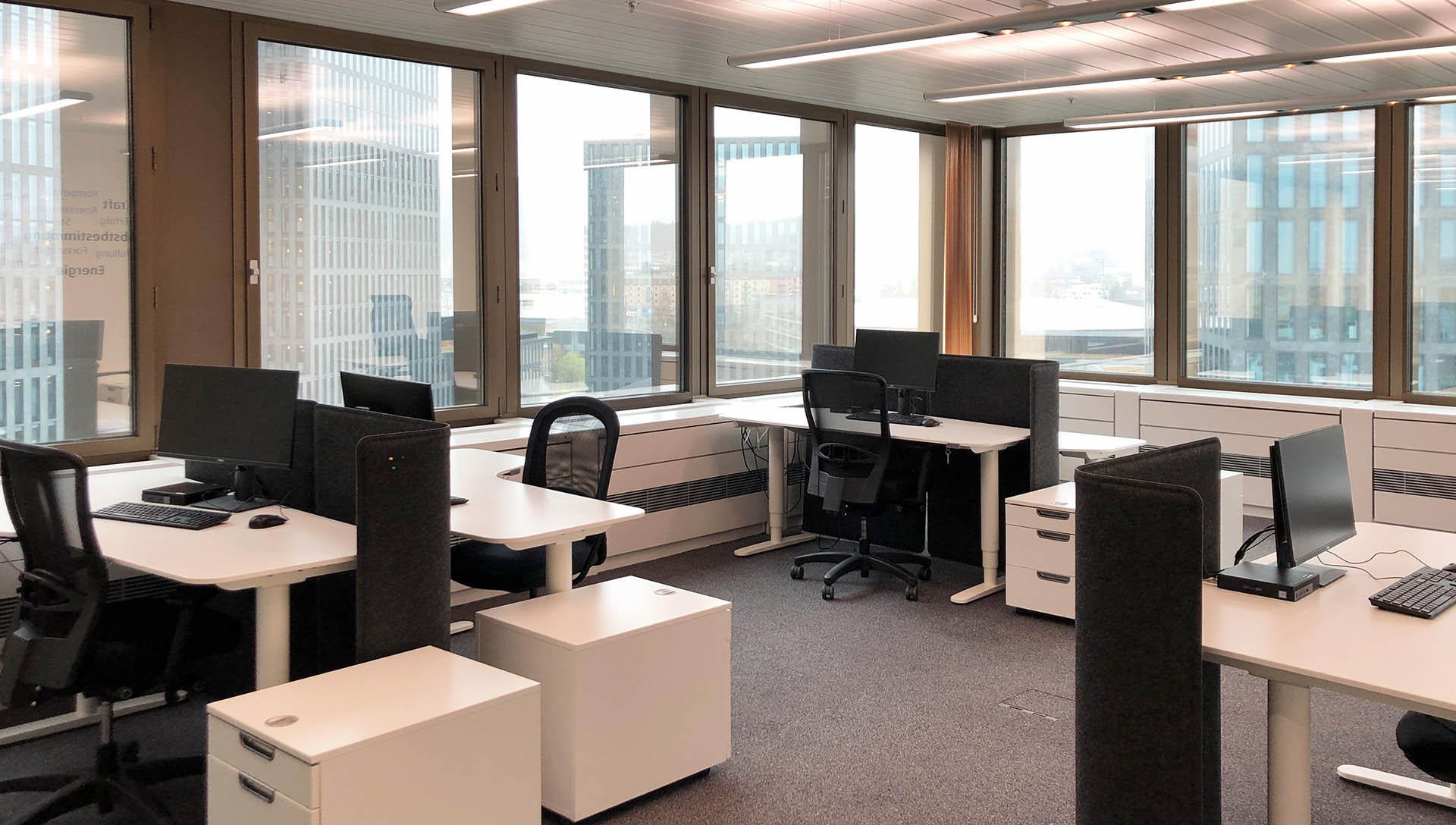 Postes de travail modernes chez InnoPark pour participants